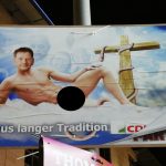 Kereszténygyalázó választási plakátok Drezdában (18+)